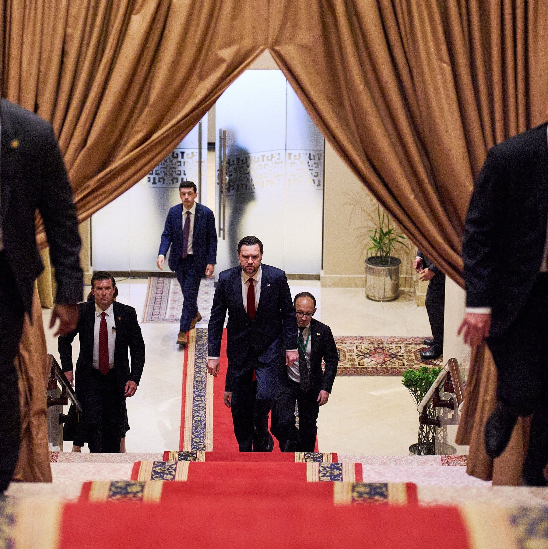 U.S. and Iran Talks Appear on Track to Resume Despite Mixed Messages