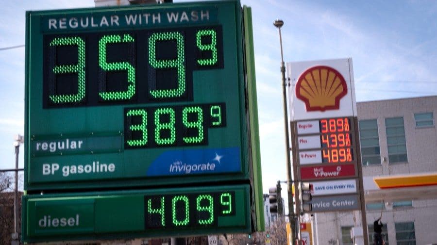 Oil prices plunge amid reported progress in US, Iran talks