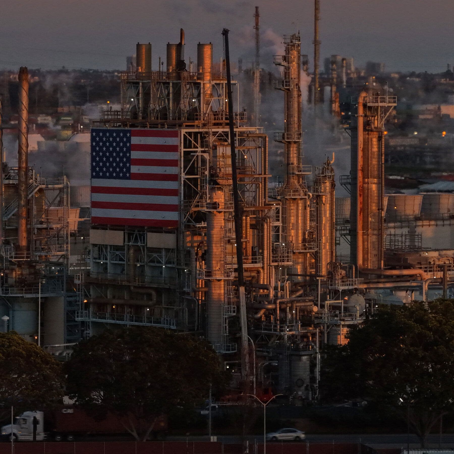 Stocks Hold Gains as Oil Prices Edge Higher