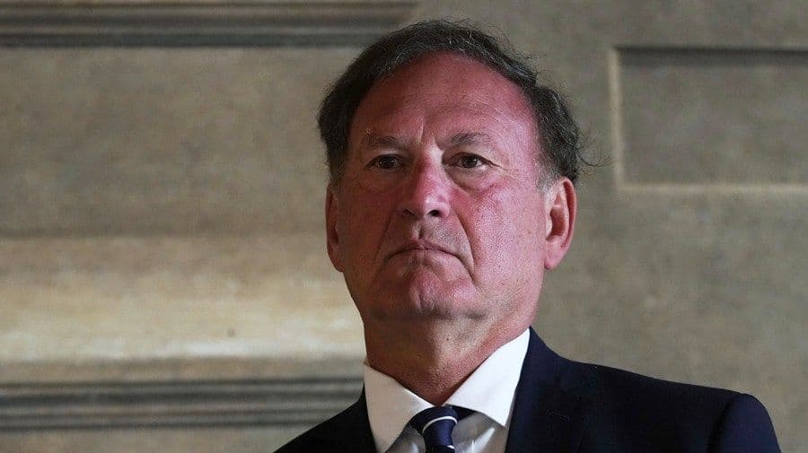 Alito pauses abortion pill restrictions for 1 week
