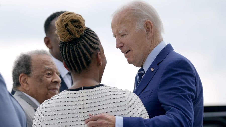 Biden makes first endorsement of 2026 midterm cycle