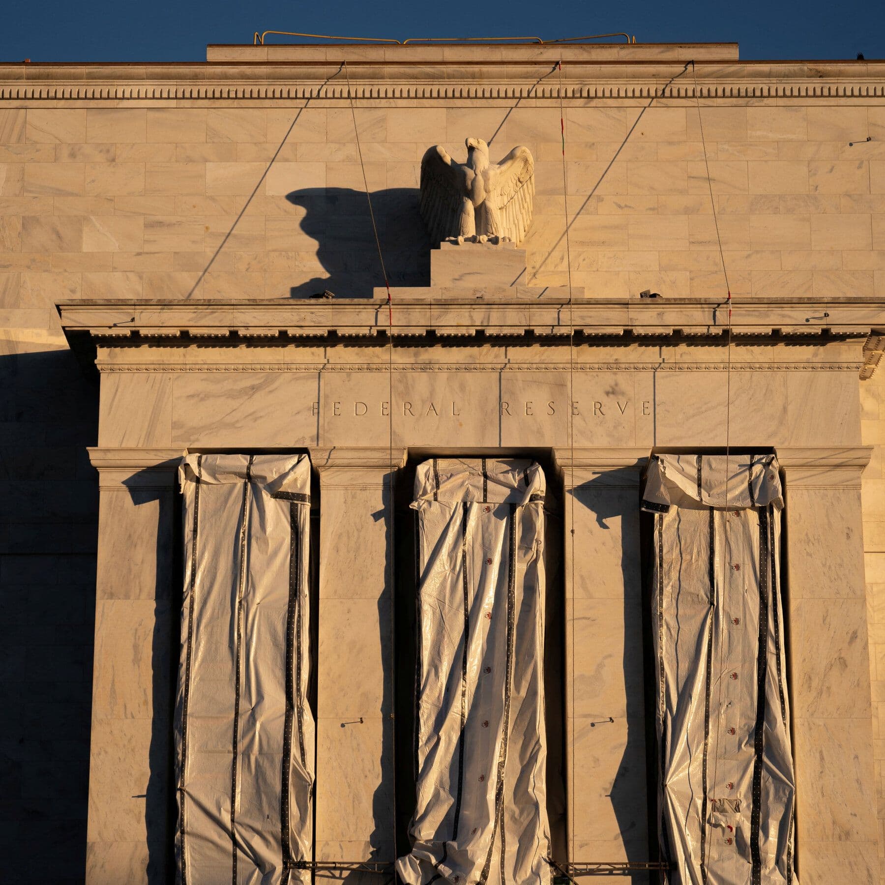 Trump Threatens to Fire Powell, Again