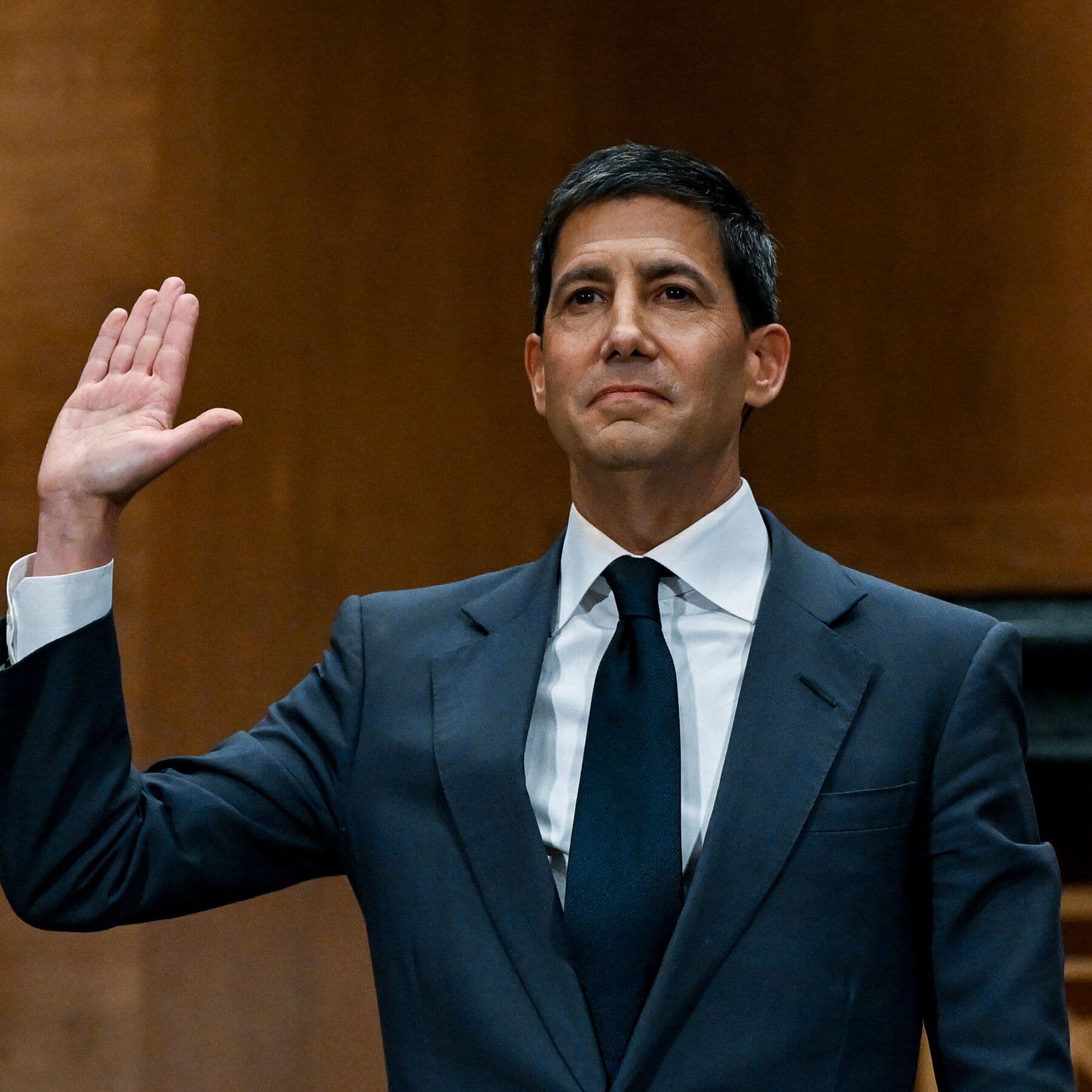 Warsh Takes Charge of Fed Facing Rising Inflation Threat